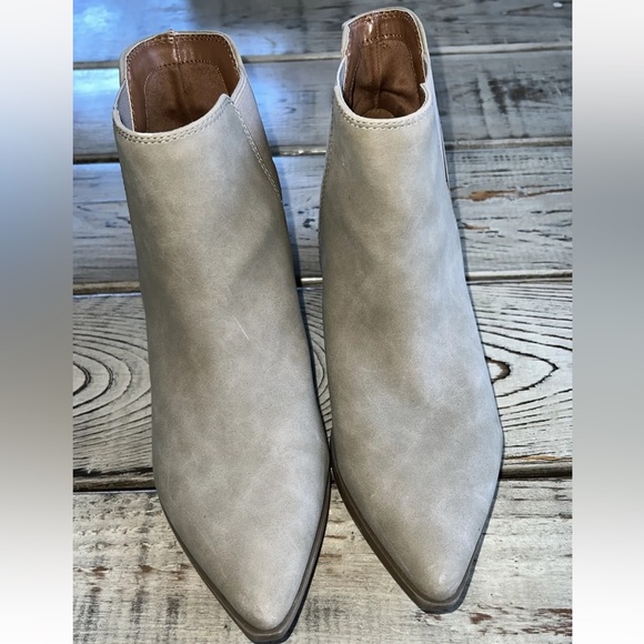INDIGO RD Women's Yelena Ankle Bootie Size 8 Light Natural Taupe Beige Pull On - Picture 2 of 7